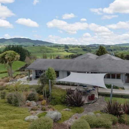 Above The River Karapiro Bed & Breakfast Екстер'єр фото