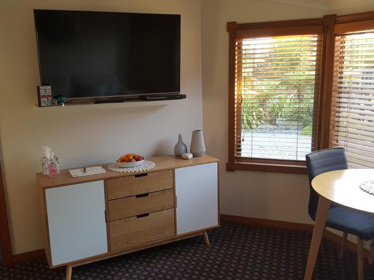 Above The River Karapiro Bed & Breakfast Екстер'єр фото