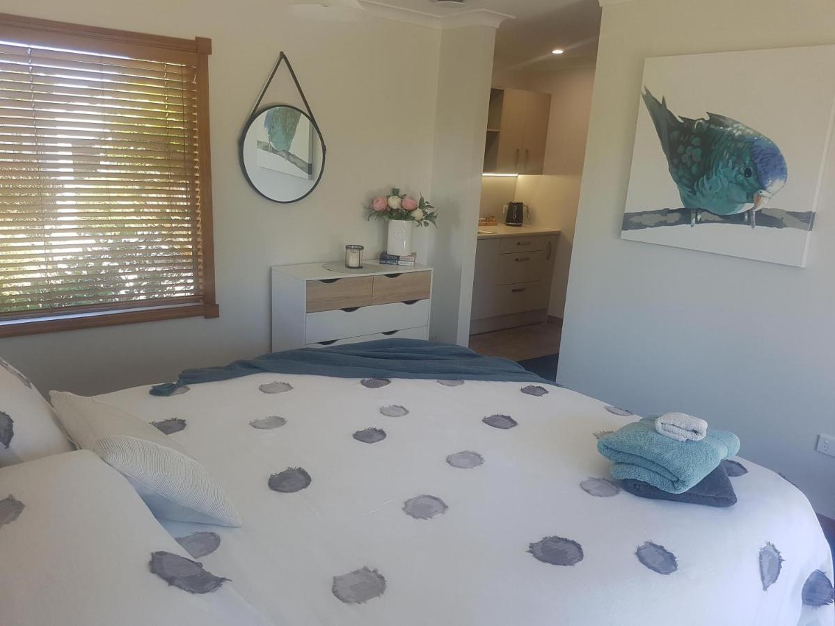 Above The River Karapiro Bed & Breakfast Екстер'єр фото