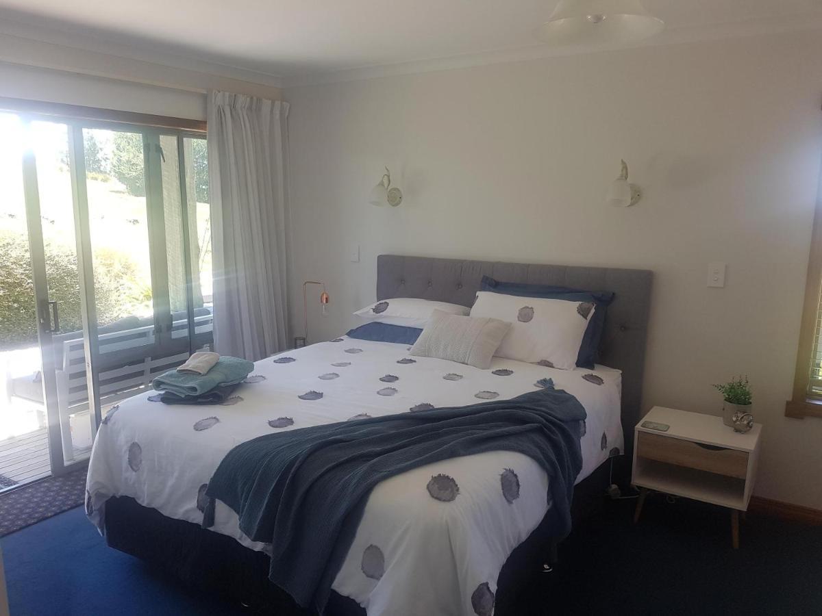 Above The River Karapiro Bed & Breakfast Екстер'єр фото