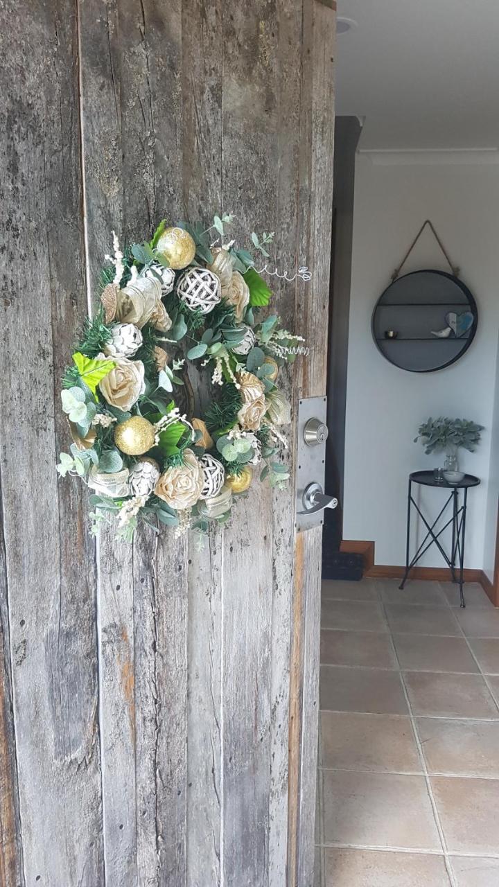 Above The River Karapiro Bed & Breakfast Екстер'єр фото