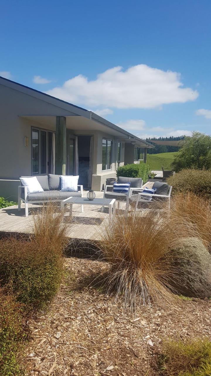 Above The River Karapiro Bed & Breakfast Екстер'єр фото