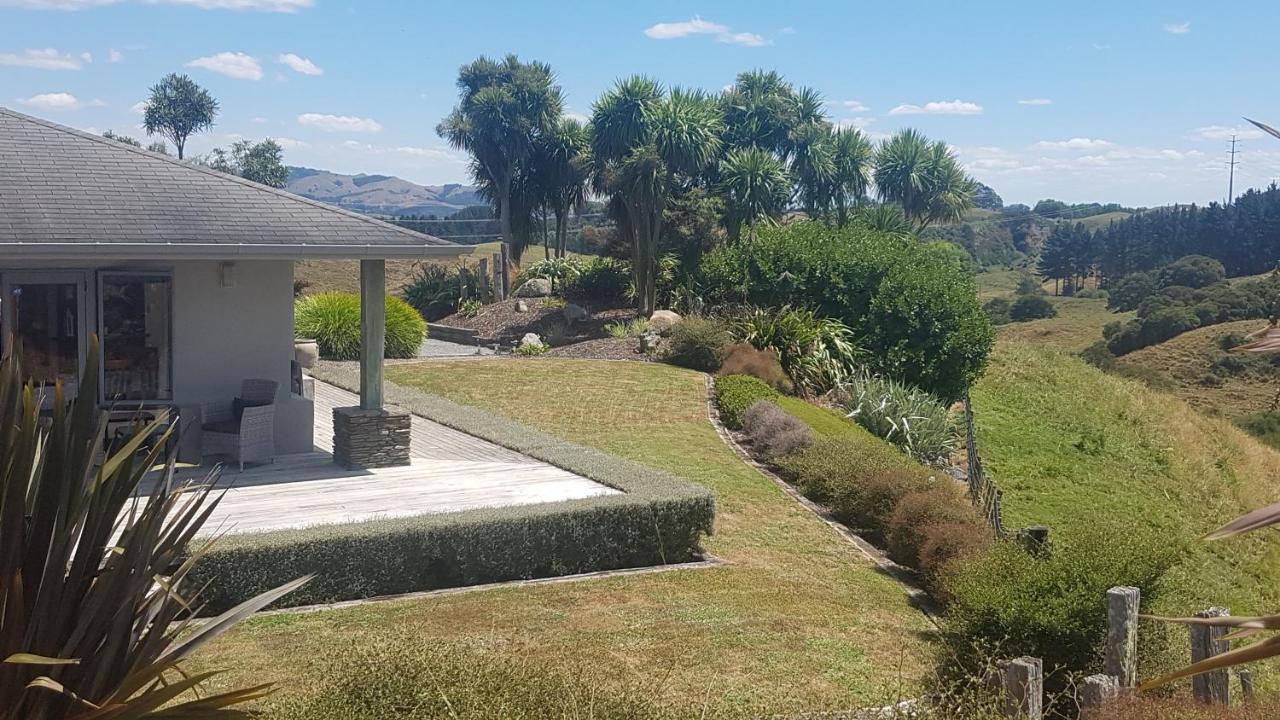 Above The River Karapiro Bed & Breakfast Екстер'єр фото