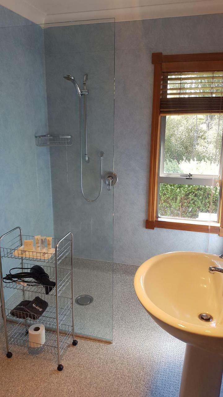 Above The River Karapiro Bed & Breakfast Екстер'єр фото