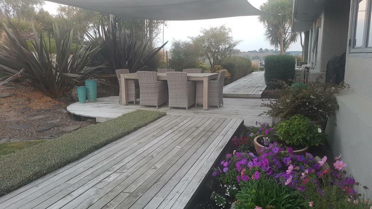 Above The River Karapiro Bed & Breakfast Екстер'єр фото